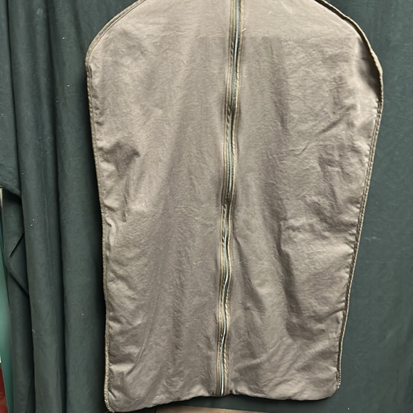 Louis Vuitton duster garmet bag - Picture 2 of 2